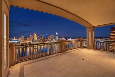 100 W Rivercenter Boulevard #PH2A, Covington, KY 41011 - Photo 1