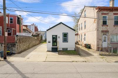 1038 Putnam Street - Photo 1