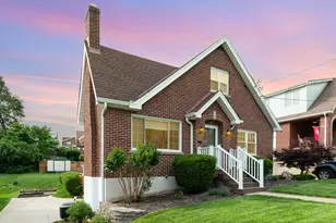 17 Overlook Dr, Fort Thomas, KY 41075 - Photo 1