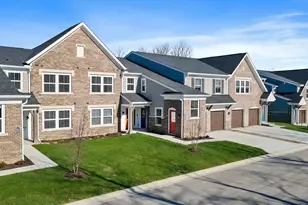 556 Foxhill Dr, Crescent Springs, KY 41017 - Photo 1