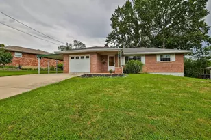 143 Capri Dr, Fort Thomas, KY 41075 - Photo 1
