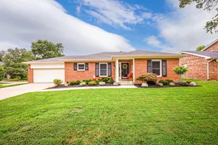 2470 Cecelia Dr, Villa Hills, KY 41017 - Photo 1