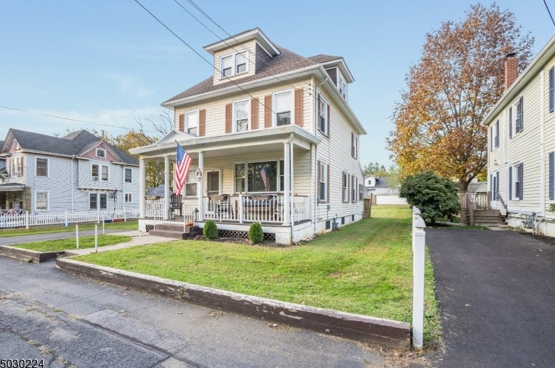 305 Prospect St, Stewartsville, NJ 08886-2118