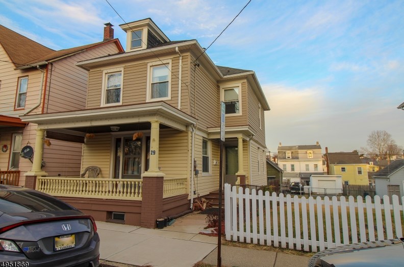 29 Railroad Ave, Delaware Park, NJ 08865-3211