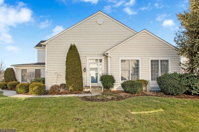 65 Balsam Ct, Paramus, NJ 07652-1358