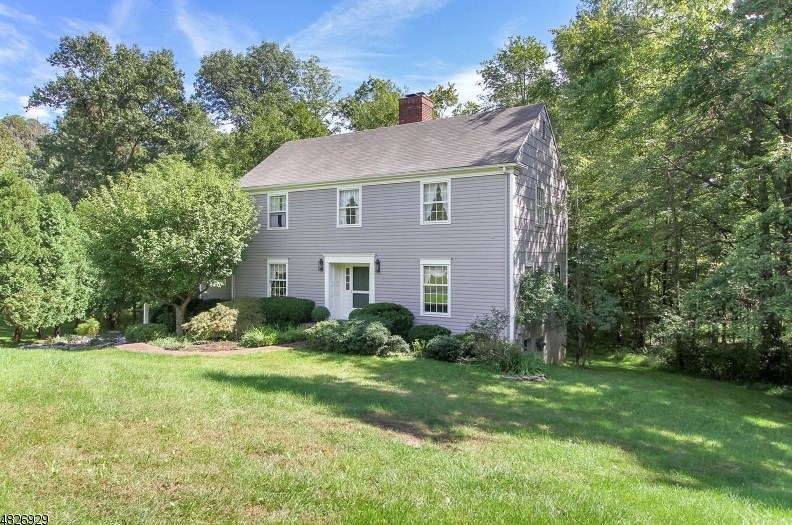 51 Chimney Ash Farm Rd, Basking Ridge, NJ 07920-2027