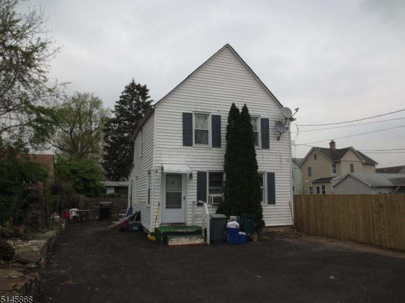 308 Grove St, Plainfield, NJ 07060-4009