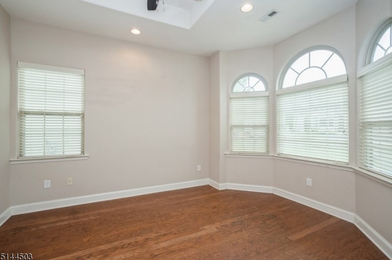 422 Edward St, Delaware Park, NJ 08865-1984