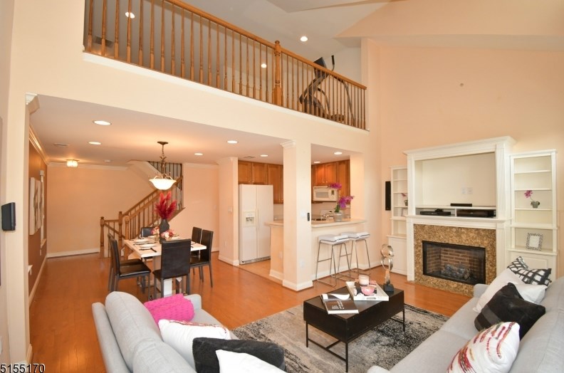 802 Firethorn Dr, Union Center, NJ 07083-5070