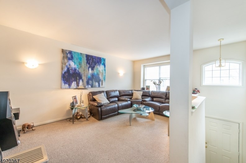 21 Carrington Pl, Clifton, NJ 07013-2658