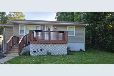 28 Tobyhanna Trl, Hopatcong, NJ 07843 - Photo 1