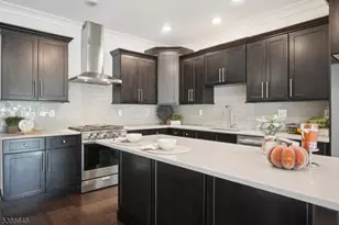 15 Pansy Ct, Franklin Township, NJ 08873 - Photo 8