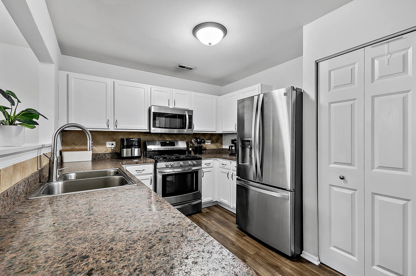 1101 Serendipity Dr, Aurora, IL 60504-4738