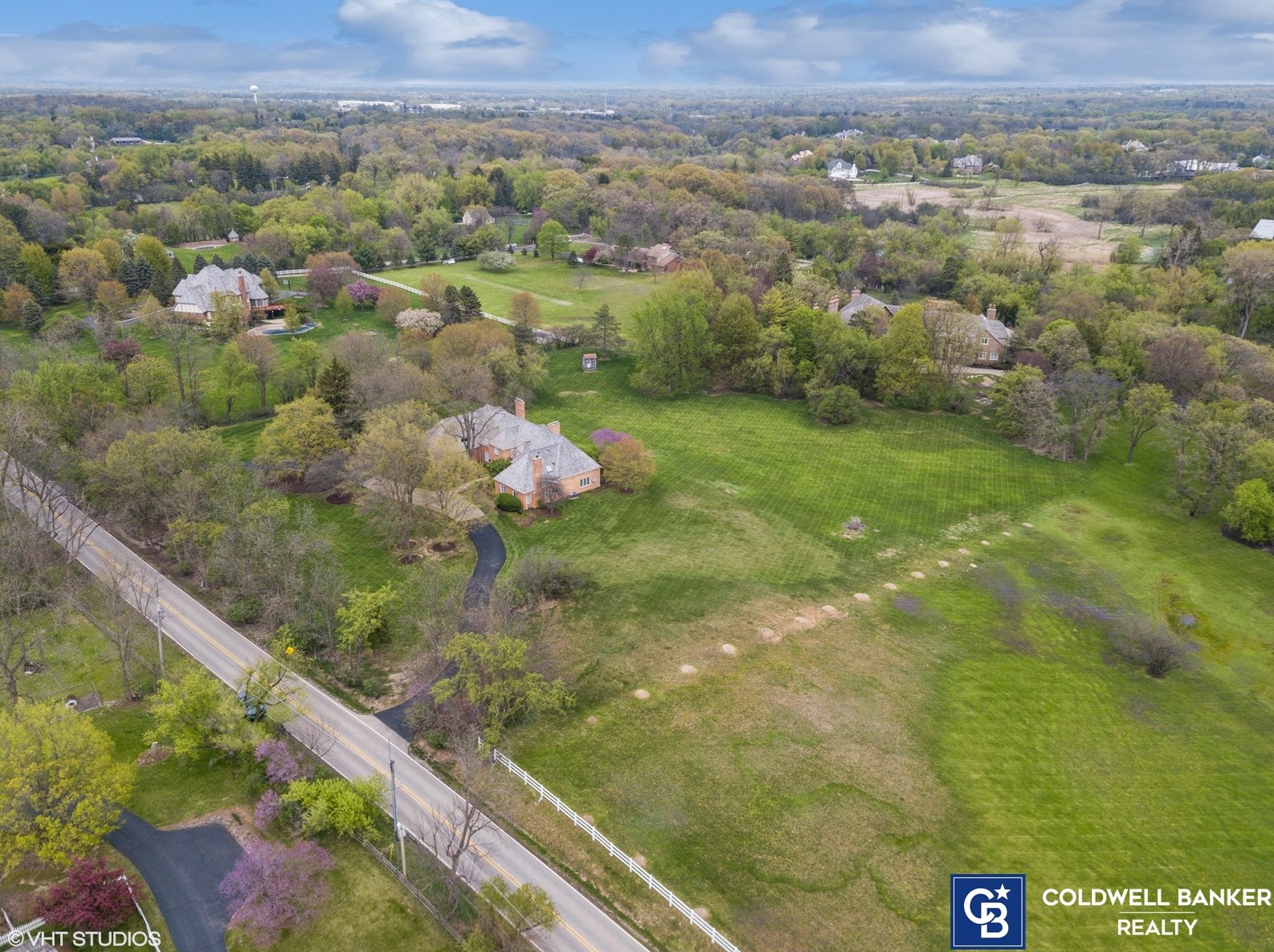 40 Ridge Rd, Hoffman Estates IL  60010-2604 exterior