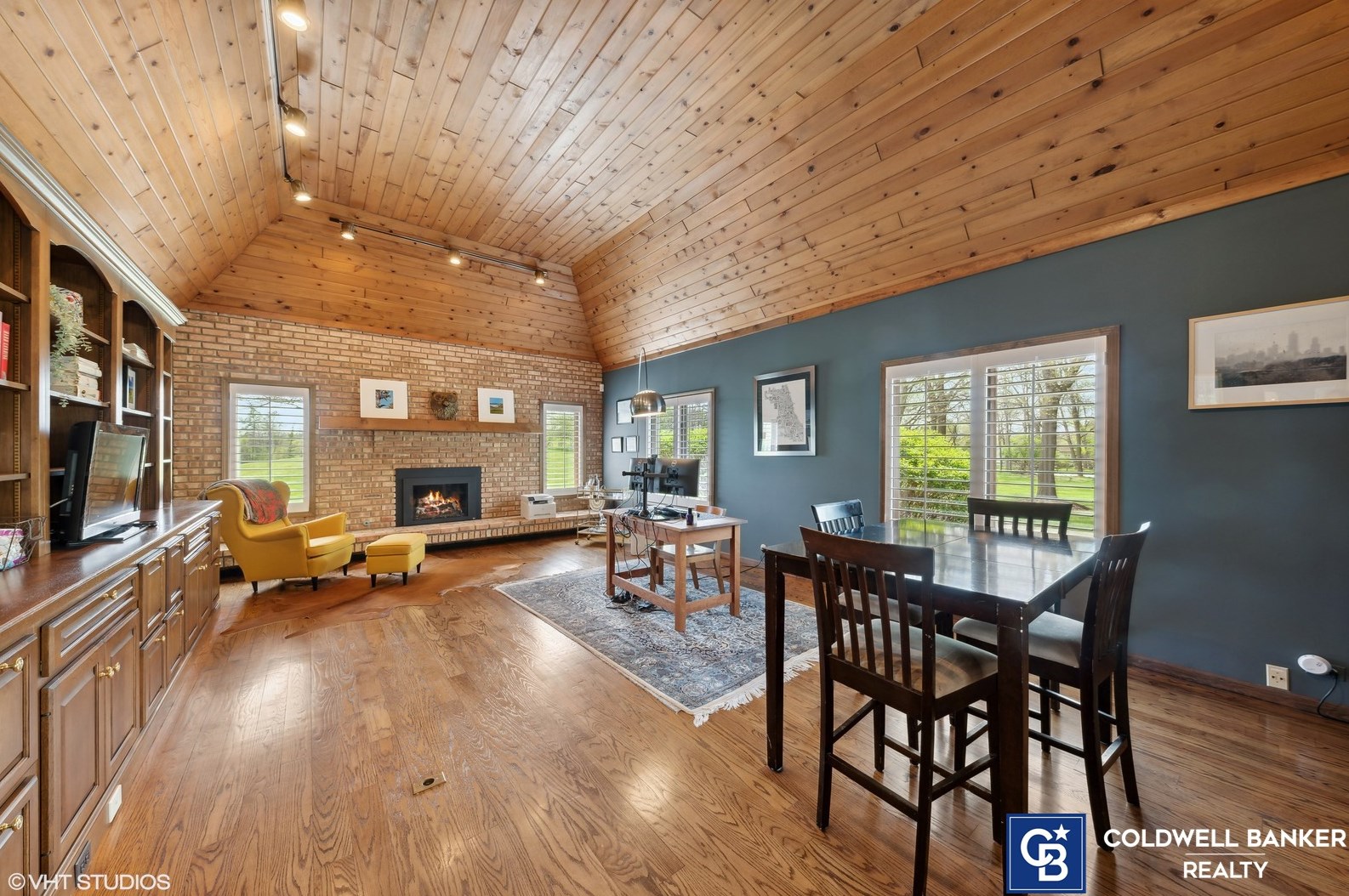 40 Ridge Rd, Hoffman Estates IL  60010-2604 exterior