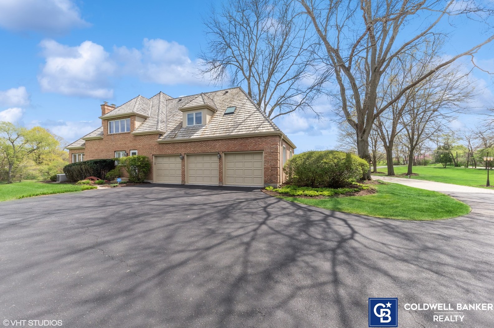 40 Ridge Rd, Hoffman Estates IL  60010-2604 exterior