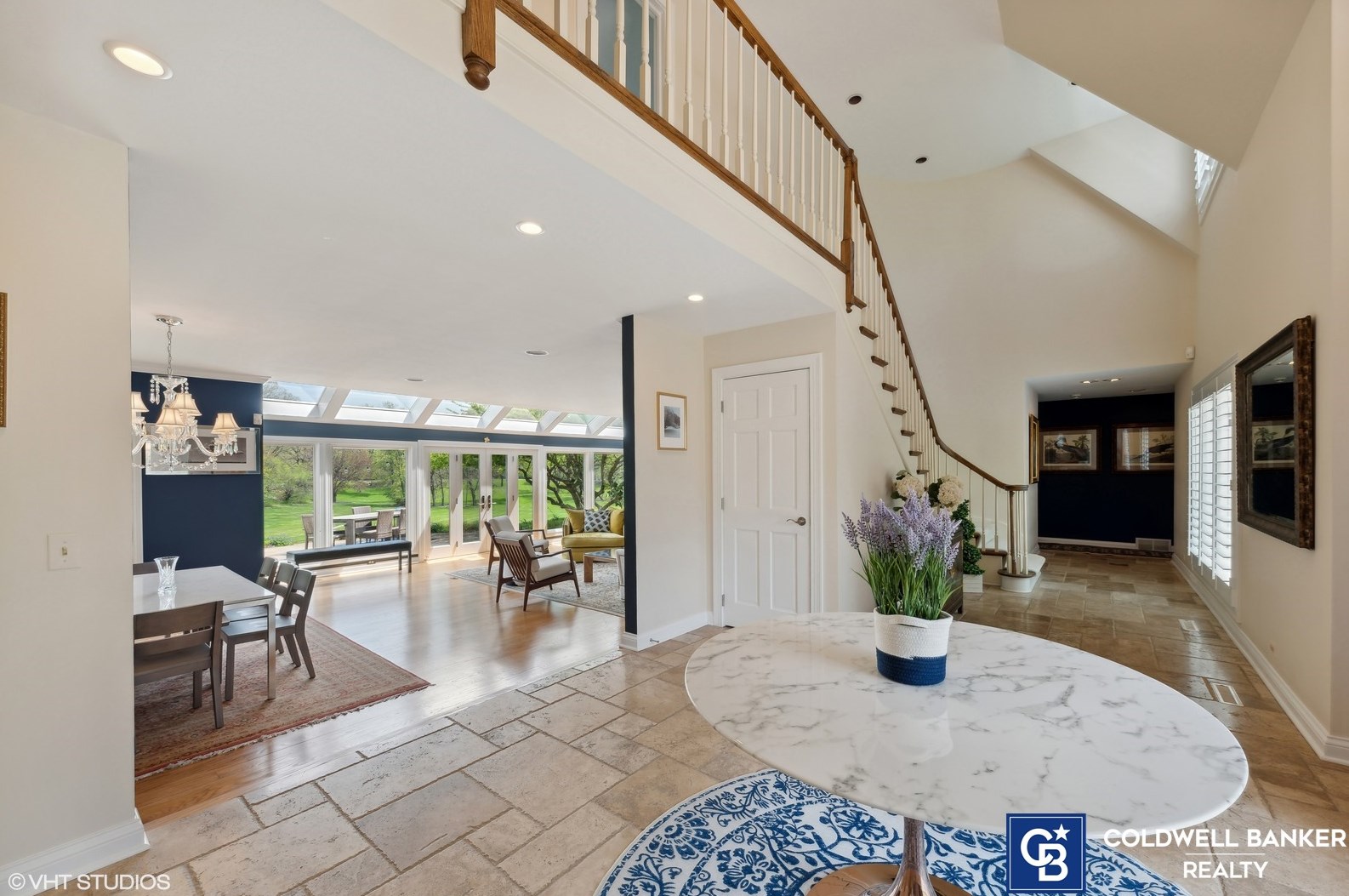 40 Ridge Rd, Hoffman Estates IL  60010-2604 exterior