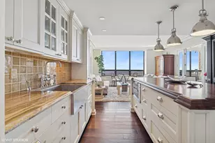 180 E Pearson St, Chicago, IL 60611 - Photo 16