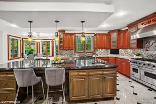 3832 W Chase Ave, Lincolnwood, IL 60712 - Photo 8