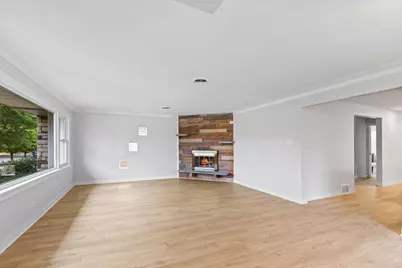 10206 S Saint Louis Avenue, Evergreen Park, IL 60805 - Photo 4