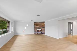 10206 S St Louis Ave, Evergreen Park, IL 60805 - Photo 4