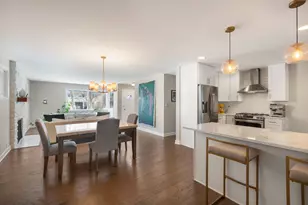 1036 Warrington Rd, Deerfield, IL 60015 - Photo 8