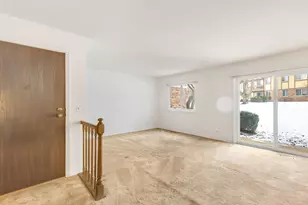 206 Blossom Ct, Buffalo Grove, IL 60089 - Photo 2