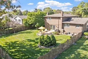 2439 N Windsor Dr, Arlington Heights, IL 60004 - Photo 28