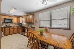 2439 N Windsor Dr, Arlington Heights, IL 60004 - Photo 12