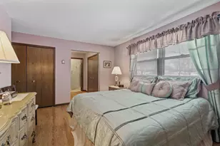 2439 N Windsor Dr, Arlington Heights, IL 60004 - Photo 16