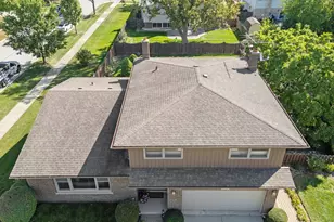 2439 N Windsor Dr, Arlington Heights, IL 60004 - Photo 30