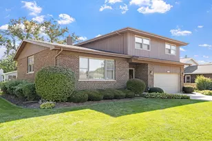 2439 N Windsor Dr, Arlington Heights, IL 60004 - Photo 4