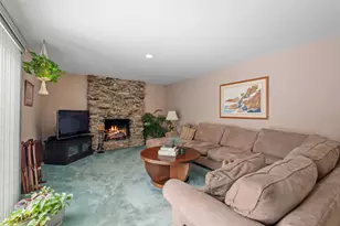 2439 N Windsor Dr, Arlington Heights, IL 60004 - Photo 8