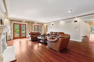 719 Midwest Club Pkwy, Oak Brook, IL 60523 - Photo 8