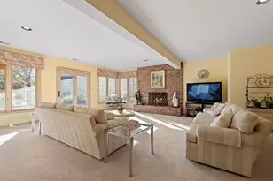2016 Midwest Club Pkwy, Oak Brook, IL 60523 - Photo 8