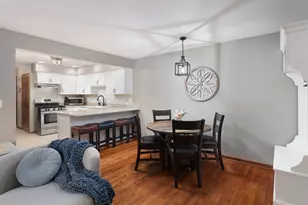 2062 Creekside Dr, Wheaton, IL 60189 - Photo 12