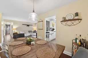 1223 Sandhurst Ct, Schaumburg, IL 60193 - Photo 8