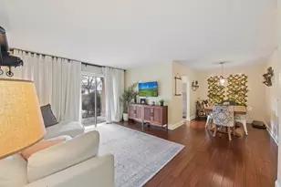 1223 Sandhurst Ct, Schaumburg, IL 60193 - Photo 6