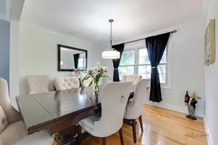 613 Thames Dr, Schaumburg, IL 60193 - Photo 6