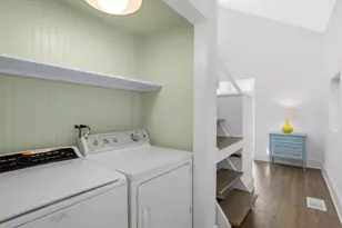 2037 W McLean Ave, Chicago, IL 60647 - Photo 26