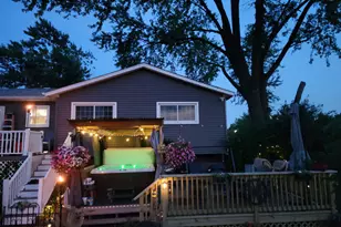 2208 Hiawatha Pkwy, Woodridge, IL 60517 - Photo 10