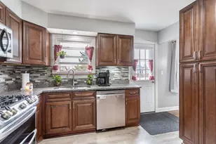 2208 Hiawatha Pkwy, Woodridge, IL 60517 - Photo 12