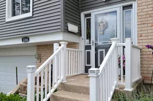 2208 Hiawatha Pkwy, Woodridge, IL 60517 - Photo 4