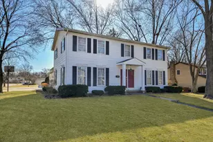 1120 E Hawthorne Blvd, Wheaton, IL 60187 - Photo 2