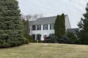 185 Sycamore Dr, Hawthorn Woods, IL 60047 - Photo 2