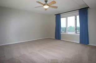 1 N Beacon Pl, La Grange, IL 60525 - Photo 8