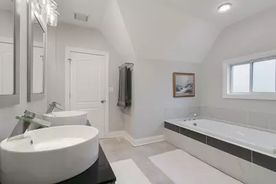 3239 Wesley Avenue, Berwyn, IL 60402 - Photo 10