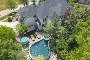 39W514 Bealer Cir, Geneva, IL 60134 - Photo 2