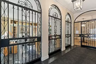 70 E Scott St, Chicago, IL 60610 - Photo 2