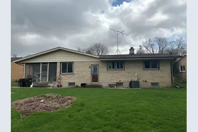 218 Gladys Avenue, Fox River Grove, IL 60021 - Photo 2